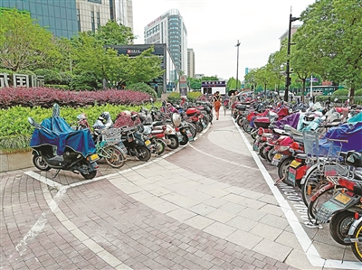  杭州在地铁口推行无差别摆车模式